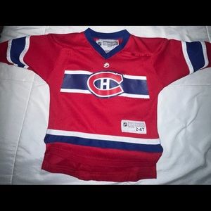 Toddler Hab’s hockey jersey